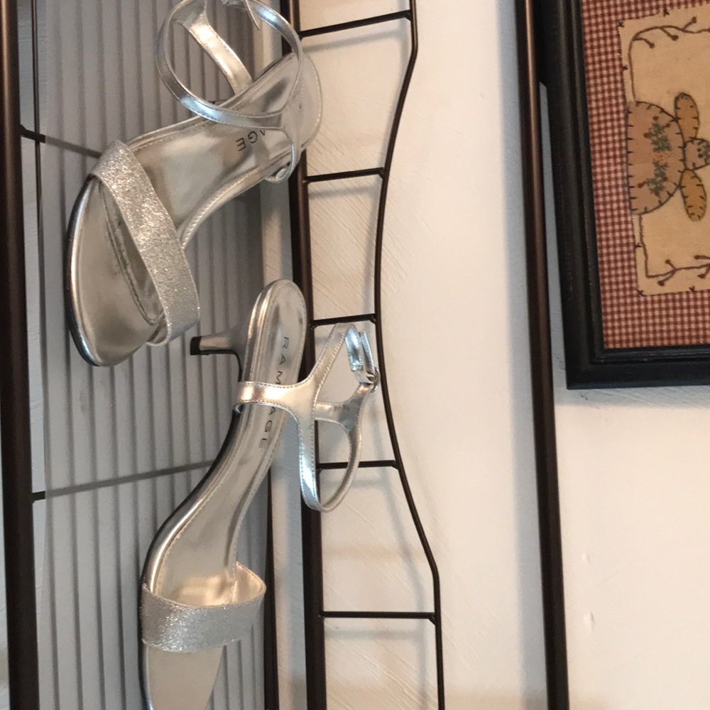 Short heel dress shoes